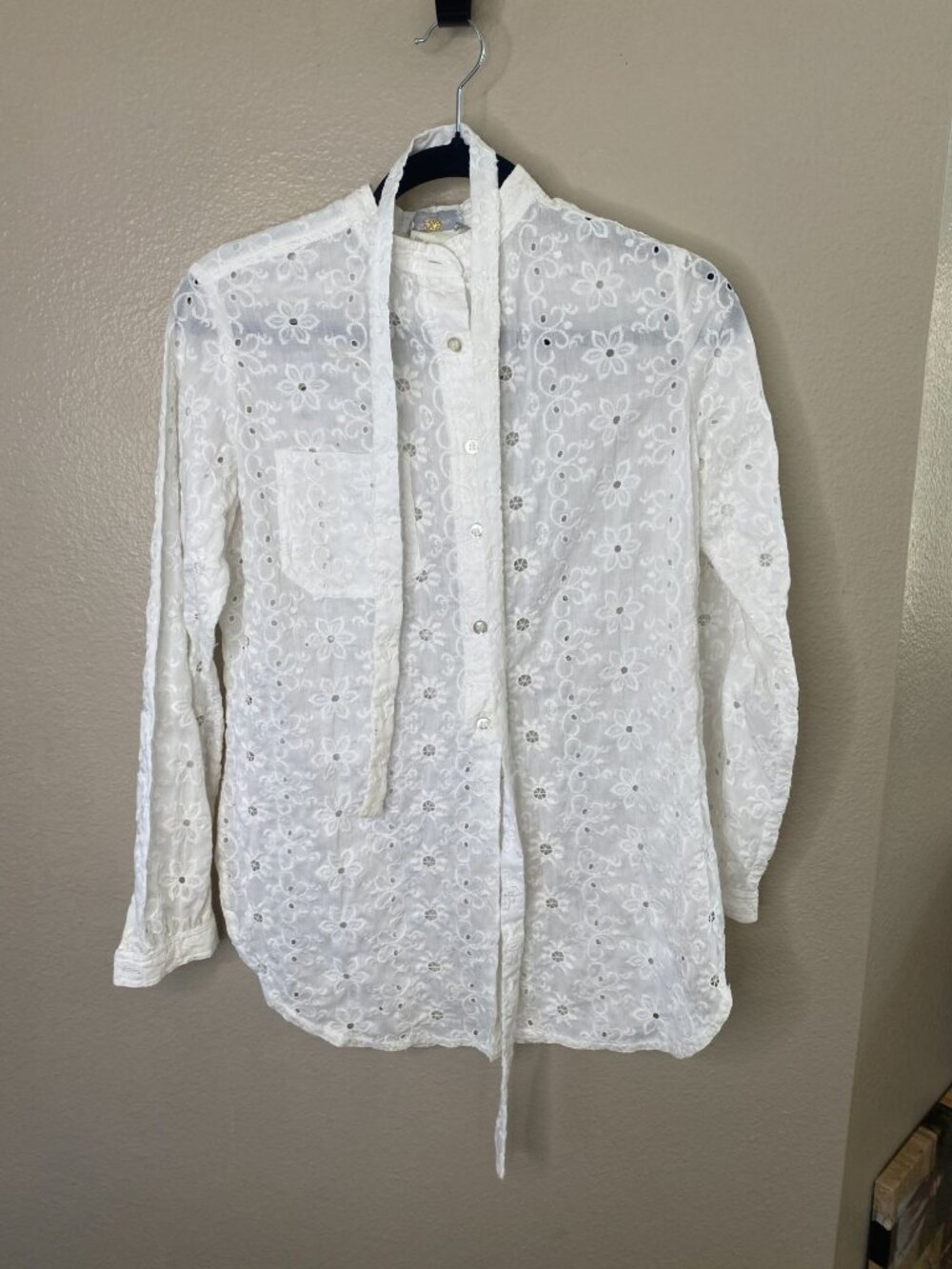 Kings James Womens White Button-Up Lace Eyelet Shirt  8 Long Sleeve Lightweight